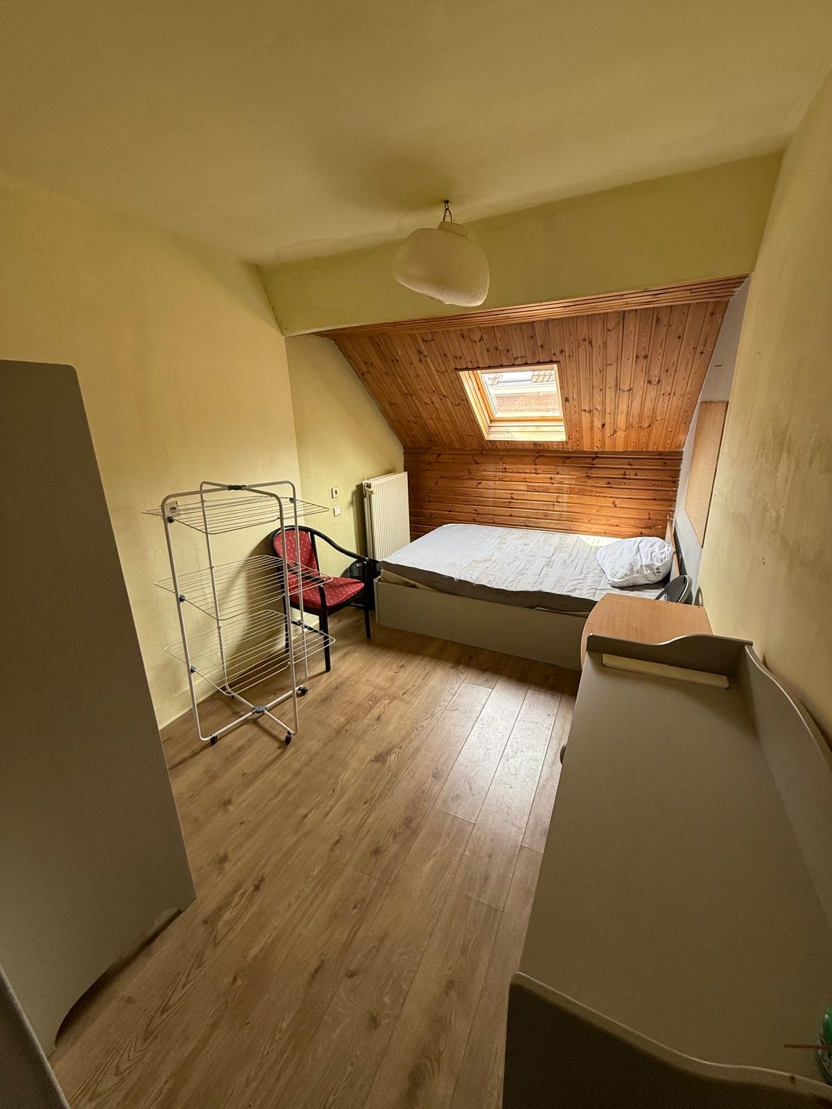 Seconde chambre mansardée